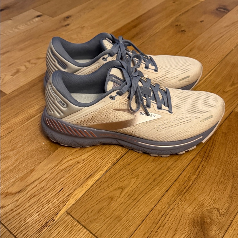 Brooks Women's Running Shoes in Light Pink and Gray